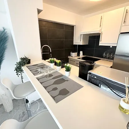 Апартаменты Luxury Ocean View 6th Floor *